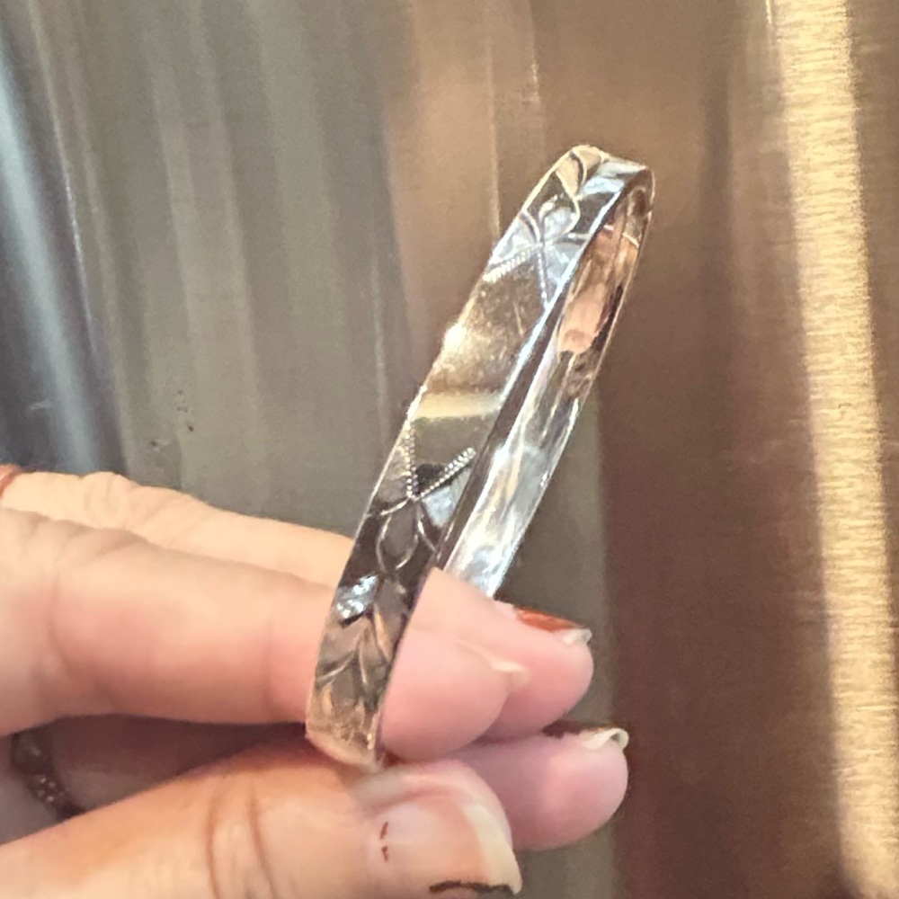 Beautiful vintage sterling silver bangle bracelet